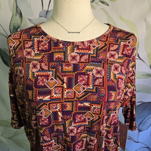 LULAROE | Irma Tunic In Hot Geometric Print Sz XXS - Picture 2 of 6
